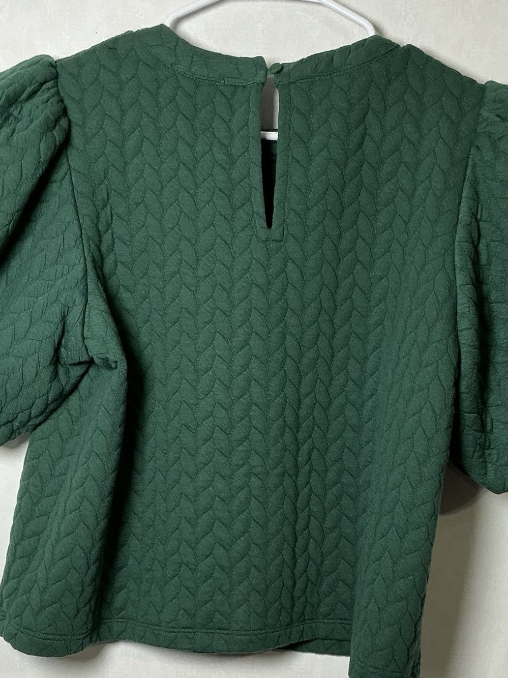 THML Green Quilted Puff Sleeve Top Short Sleeve Textured Blouse Size Medium - Picture 2 of 3